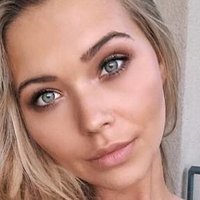 Sandra Kubicka Nue