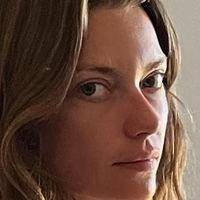 Sarah Holt Nue