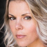 Sarah-Jane Potts Nue