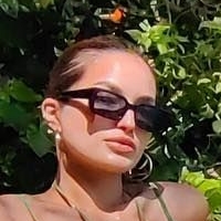 Sarah Lahbati Nue