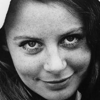 Sarah Miles Nue