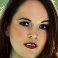 Sarah Nicklin Nue