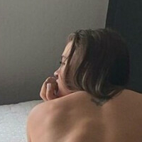 Sarah Slavotinek Nue