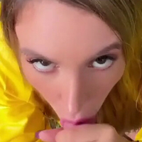 Scarlet Benz Nue