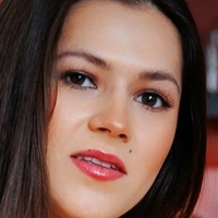 Serina Gomez Nue