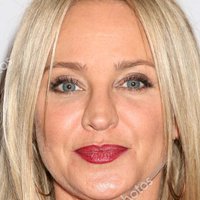 Sharon Case Nue