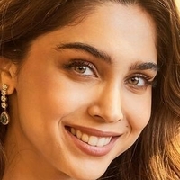 Sharvari Nue