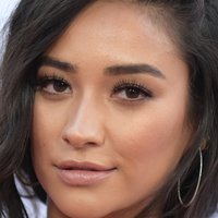Shay Mitchell Nue