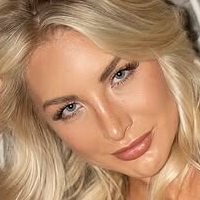 Shayna Holt Nue