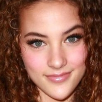 Sofie Dossi Nue