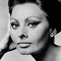 Sophia Loren Nue