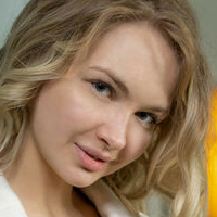 Sophie Blond Nue