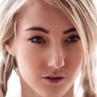 Stevie Louise Dent Nue