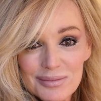 Susan Anton Nue