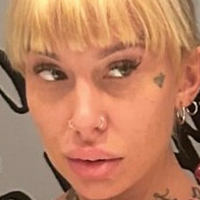Toni Trips Nue
