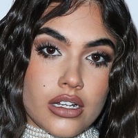 Tori Wade Nue