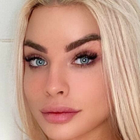 Victoria Mazhevski Nue
