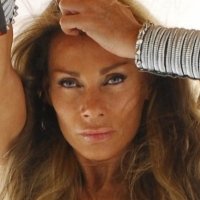 Virginia Hey Nue