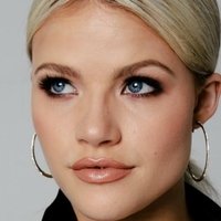 Witney Carson Nue