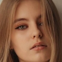 Yana Zhytkevych Nue