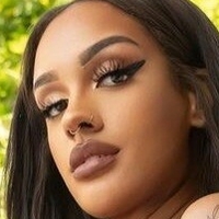 Zoey Sinn Nue
